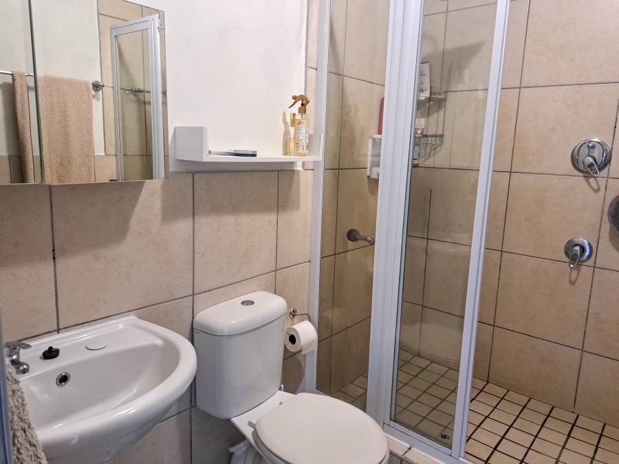 2 Bedroom Property for Sale in Bowtie Western Cape